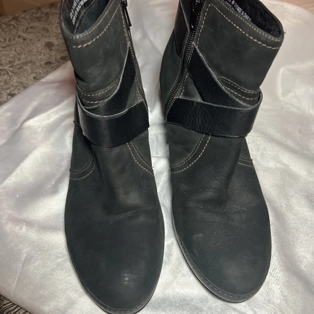 Clarks‎ Artisan Black Nubuck 82775 Gallery Art Boots Woman Size 8